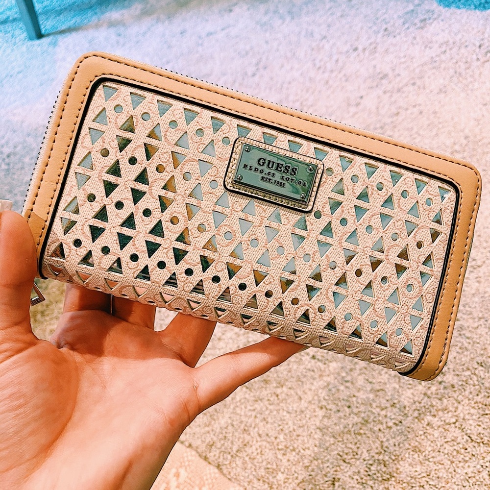 GUESS wallet